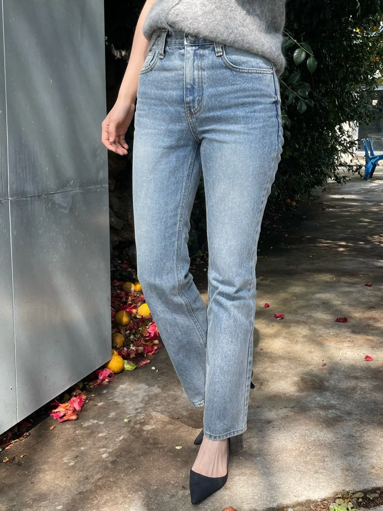 SEMI FLARED DENIM JEANS